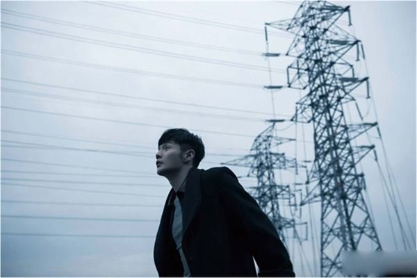 瞬间就沦陷，李荣浩让粉丝往死夸自己，艺人都出现过哪些“迷惑行为”？