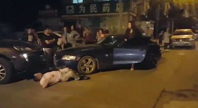 如何看待宝马女撞卡宴男事件