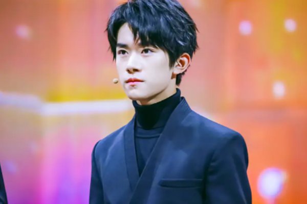 韩红用20个字力挺易烊千玺,易烊千玺为何能获得前辈的认可?