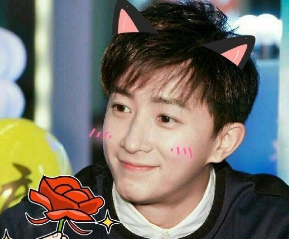 张艺兴12年前用电脑和韩庚合影,他们之间是什么关系?