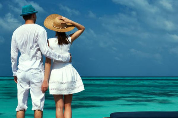 两个人爱得不够深是不会想念的，双方如何去做，才能让彼此深爱？