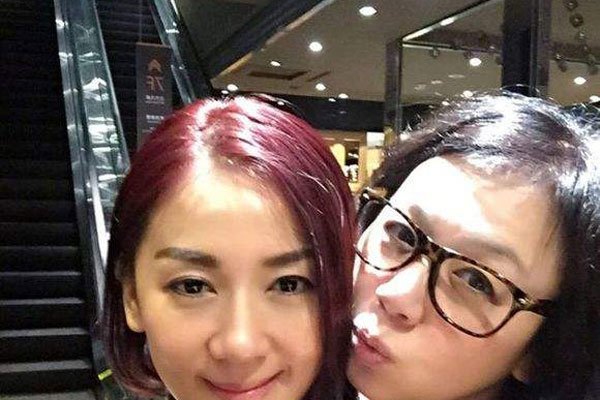 史姗妮胸是真的吗 离婚还是不能够挽留丈夫的心