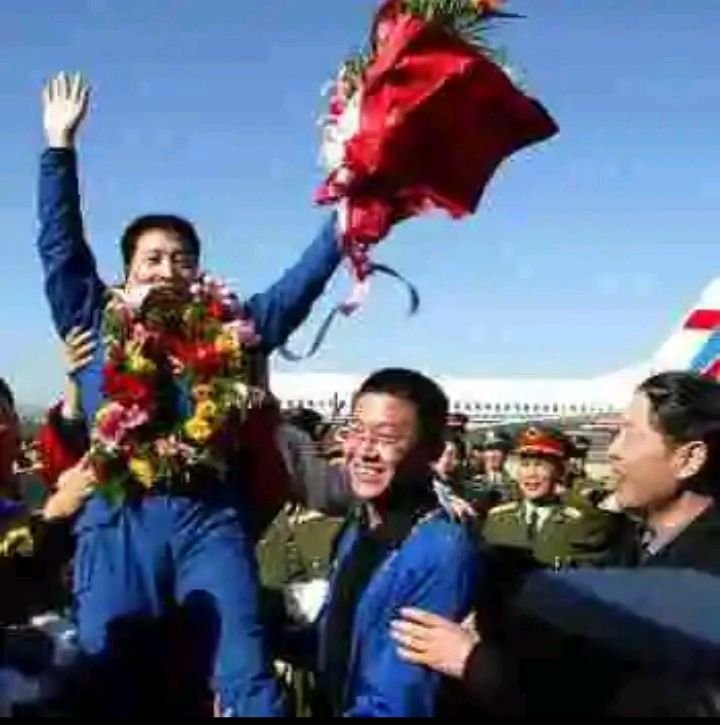 中国第一位登上月球是谁，什么人