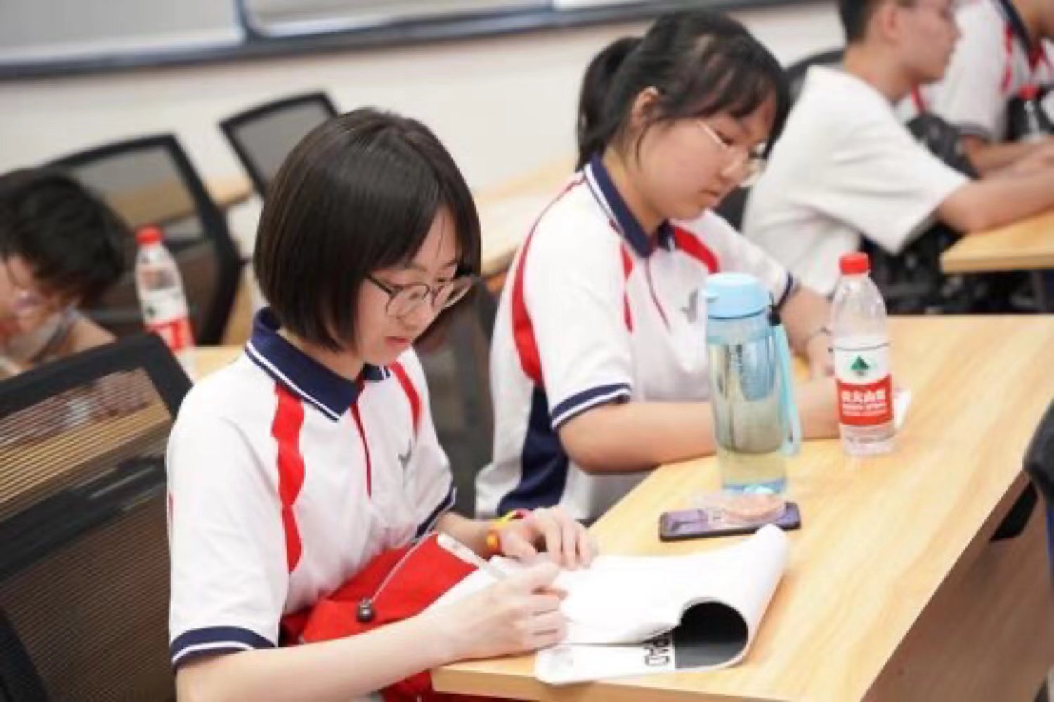 用昨天今天明天写句子六年级