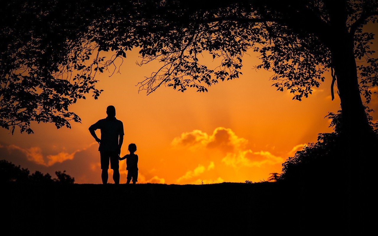 沈阳一对父子连续37年国庆同地合影，在这37张照片中见证了什么？