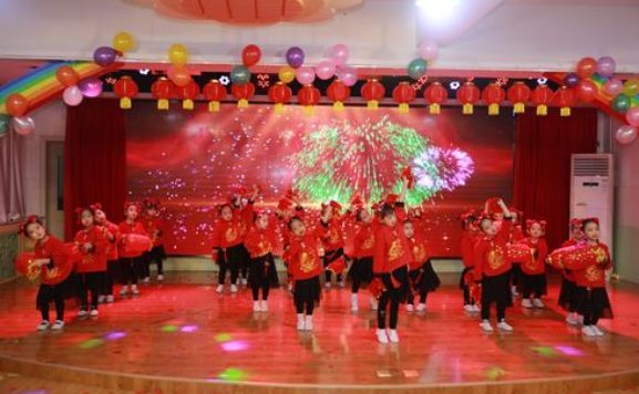 一祝爷爷奶奶福如东海二祝姥姥姥爷寿比南山是什么歌