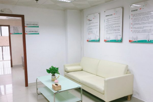 广西大学谈女生坠亡,如何避免类似悲剧的发生?