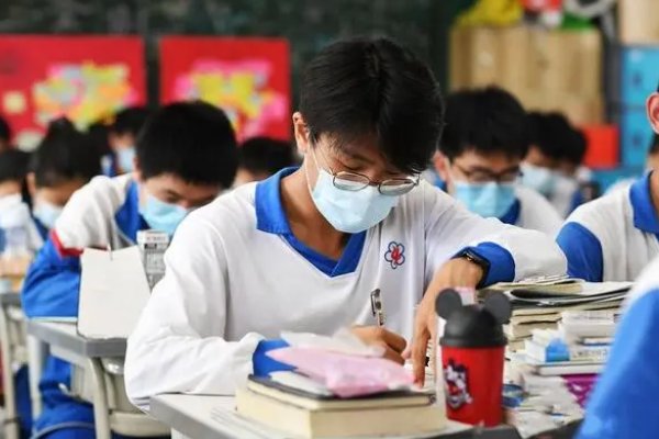 为何23年被称为“高考最难年”,许多考生上不了本科?三大原因