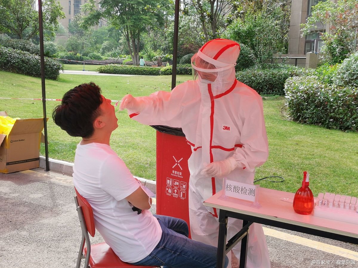 吉林做核酸桌子被搬走,大白怒吼,居民素质是否有代提高?