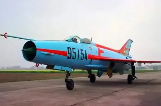 专家谈歼7失事：飞行员幸存，是飞机故障还是飞行员的操作不当造成的？