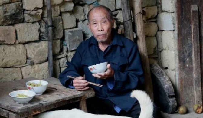 美74岁变态连环杀手当庭道歉，道歉就能被原谅吗