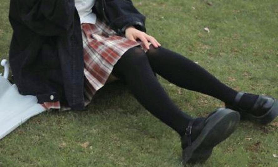 13岁义乌JK女孩坠楼上热搜,是什么原因引起的坠楼?