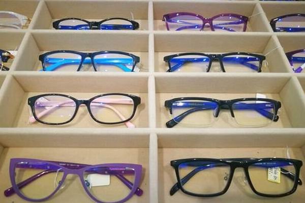 明月镜片的暴利生意，成本6元零售价上百，合理吗