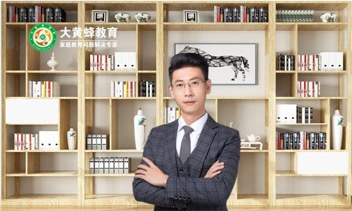 初中生老是一边看视频 一边写作业。拖拖拉拉的。怎么办呢？