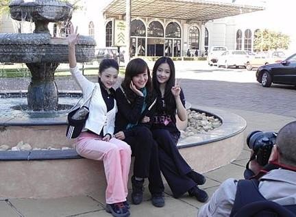 参加世界杯开幕式的三个美女叫什么名字？来自哪里？