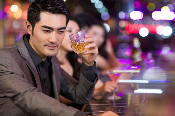 爱喝酒的人昵称