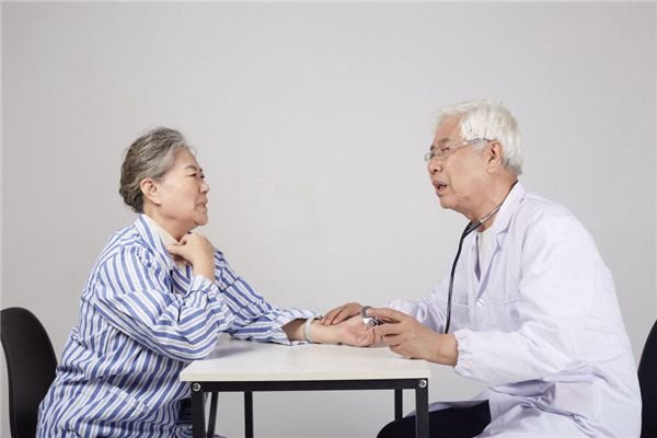 和老妈生活在一起很痛苦，该怎么办呢？