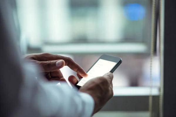 广西男子去世后手机仍不停转账,背后的转账之人到底是谁?