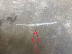 十堰一女子在后院水池边接水有一把菜刀飞过，这把菜刀是如何来的？