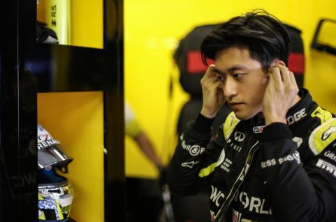 周冠宇家庭背景