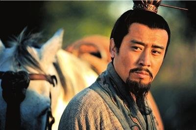 “勿以恶小而为之，勿以善小而不为”语出《三国志》，这是谁说的话？