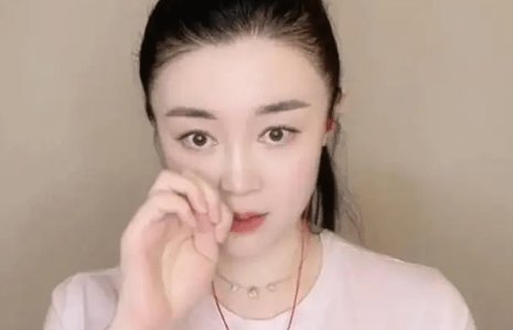 关婷娜坦言：靠赵本山给的补贴快支撑不住了，打算摆摊卖煎饼果子，咋回事？