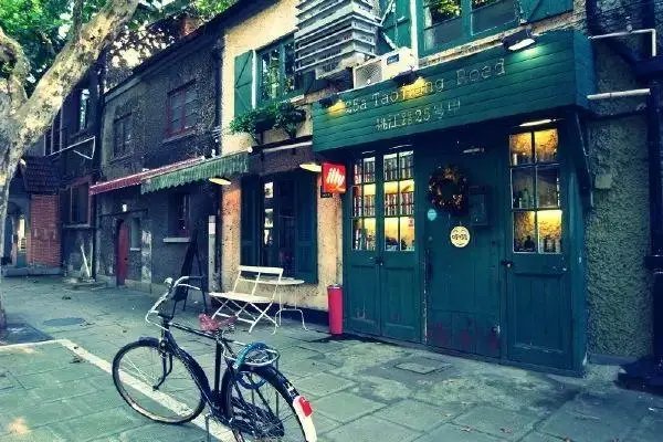 小区解封后上海人做的第一件事买咖啡,咖啡对上海人来说意味着什么?