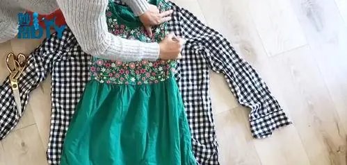 姥姥把10年前妈妈的旧衣服，改给外孙女穿！姥姥为何想到用旧衣改造？