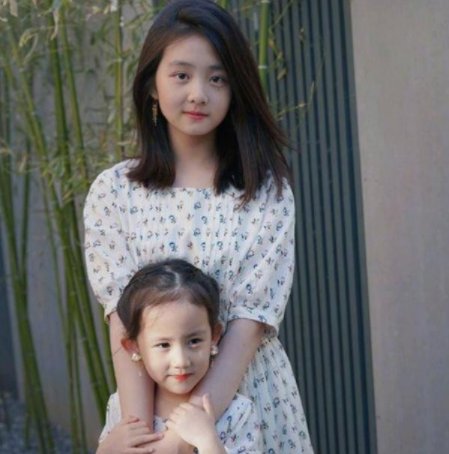 黄磊大女儿多多深夜晒旧照,她今后是否会进入娱乐圈