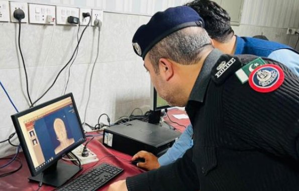 巴基斯坦一妇女为了想生男孩，将钉子钉入头部，此举有何安全风险？