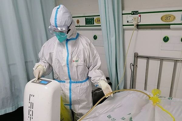 甘肃嘉峪关急寻MU2165航班接触者，该航班全体人员应该全部隔离吗？