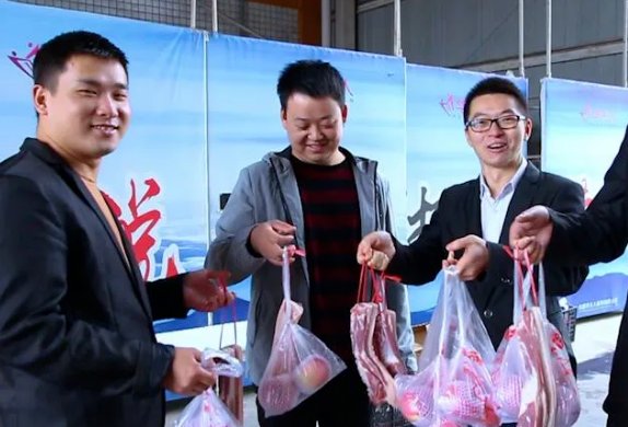 你如何看待中秋节公司给员工送五花肉这件事？