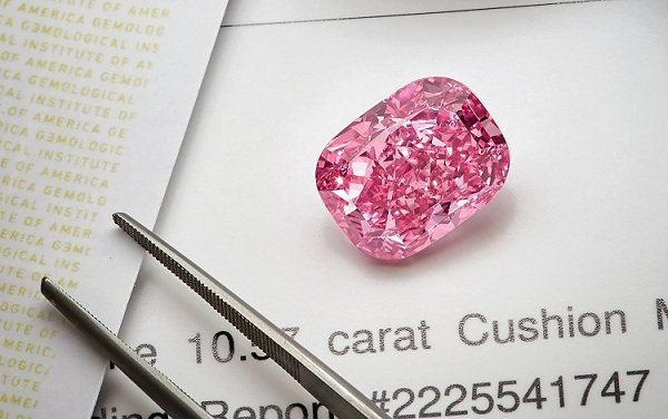 55.22ct枕形红宝石以3480万美元成交，刷新红宝石拍卖纪录