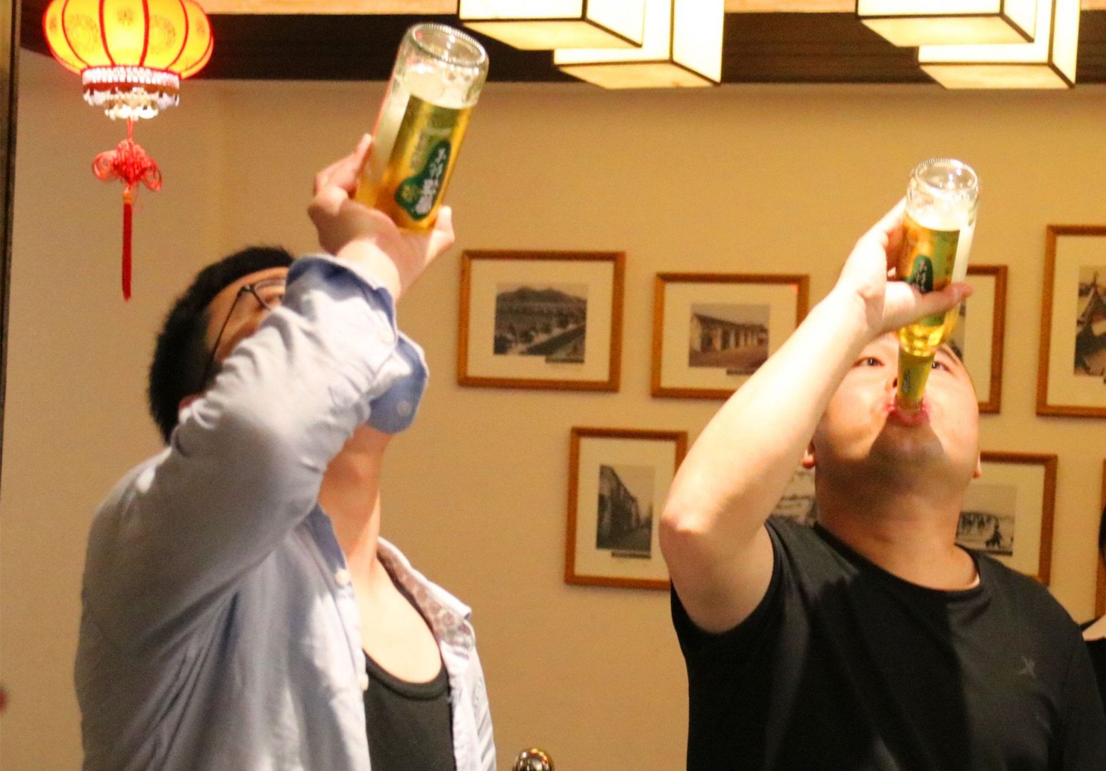 丈夫总喜欢往家里招一群狐朋狗友,我该怎么和他说?