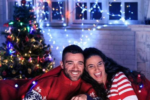 迈瑞酷睿四莫斯的英文怎么说？就是圣诞快乐翻译为英语？本人小学木毕业