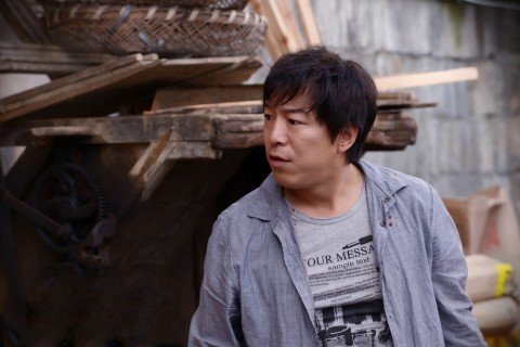 黄渤出演的第一部电影叫什么名字？合作的演员是谁呢？