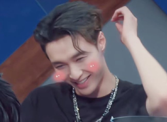 张艺兴12年前用电脑和韩庚合影,他们之间是什么关系?