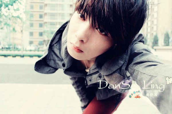 求单色凌签名照照片!!!!!!