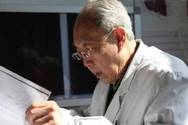 吴孟超曾捐赠600万元用于疫病研究，从他身上我们看到什么精神？