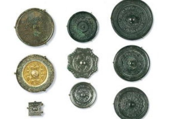 以人为鉴以史为鉴中的鉴指什么