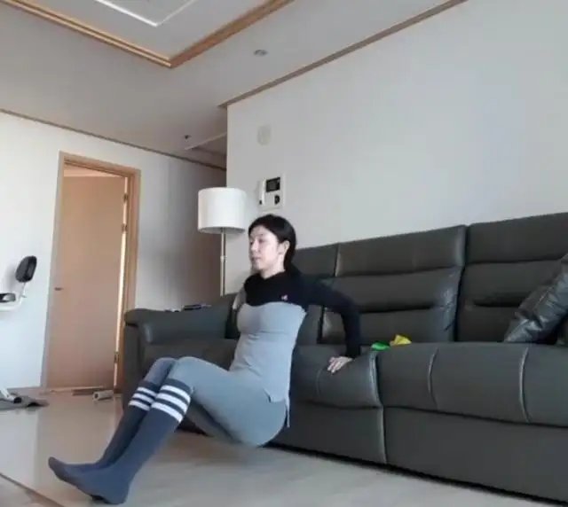 上海一小区喊居民做核酸,各幢门牌号亮了,疫情下大家是如何寻找快乐的?