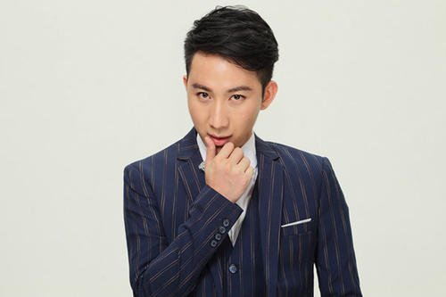 卓越是什么乐队吉他手？