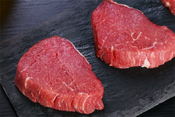 关于贵州商贩用螺丝接牛腿卖假牛肉一事，官方是如何回应的？