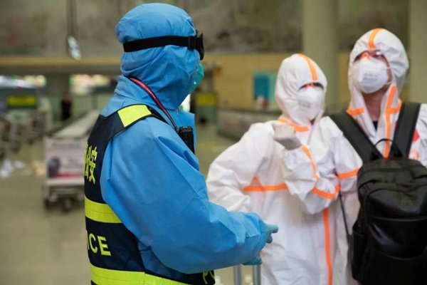 甘肃嘉峪关急寻MU2165航班接触者，该航班全体人员应该全部隔离吗？