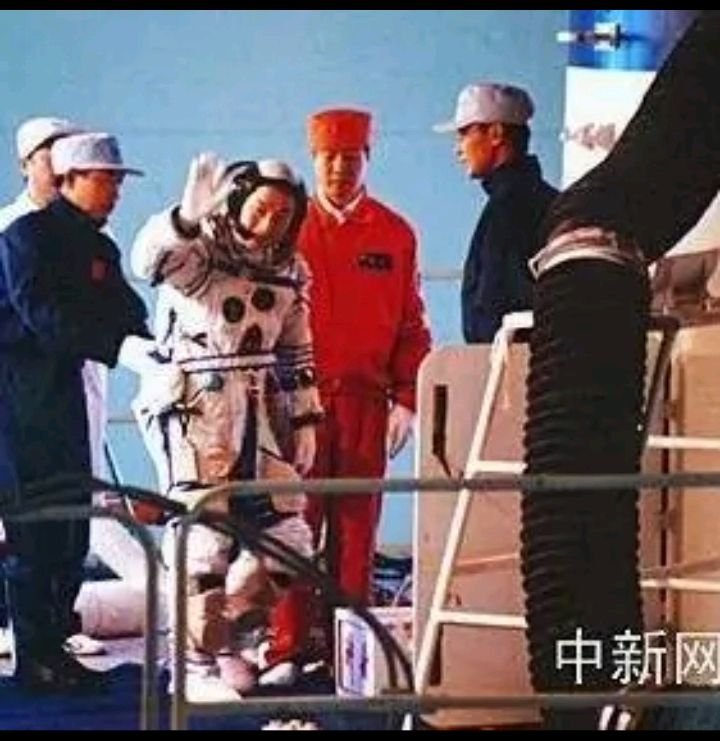 中国第一位登上月球是谁，什么人