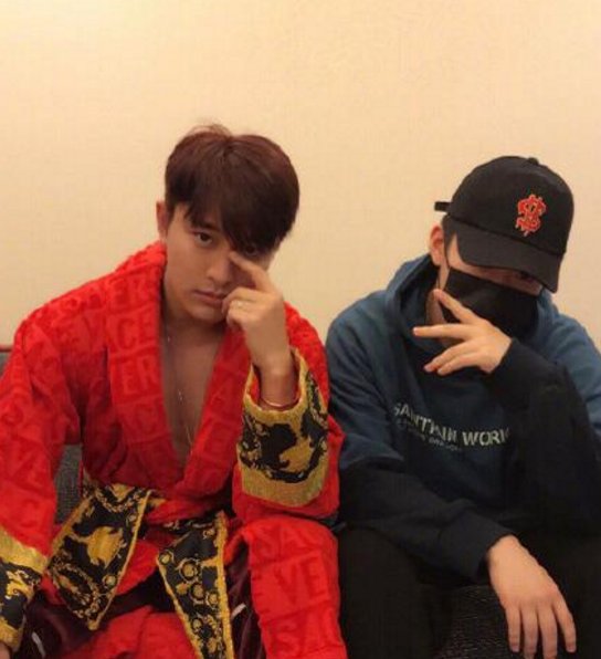 贾乃亮父母是做什么的?