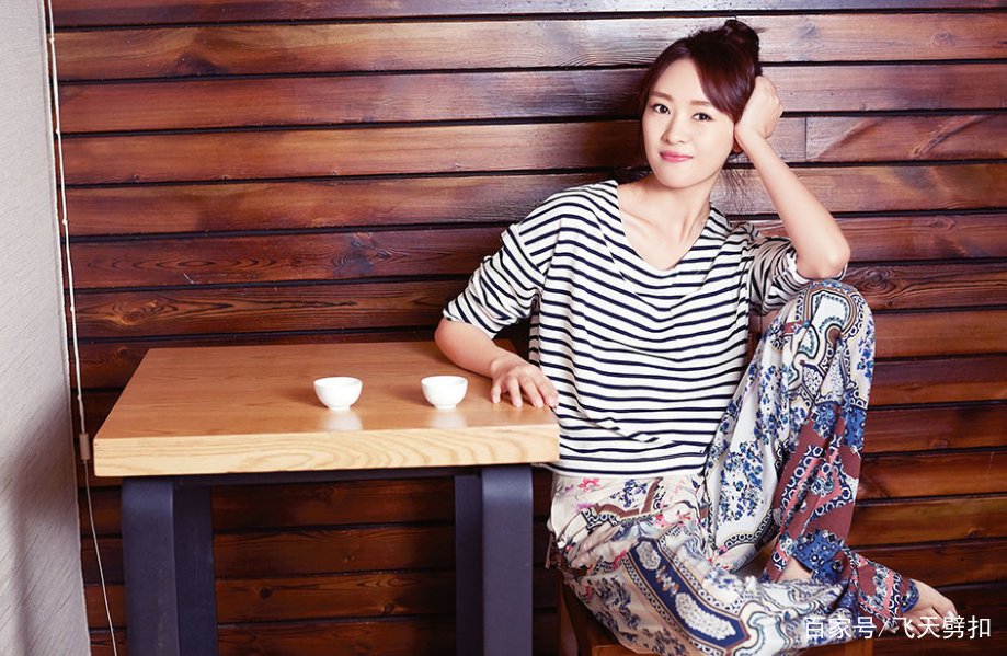 童瑶当年同居期间被张默暴打，张默回应是事出有因，幕后到底有什么隐情呢？