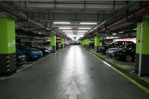 男子买25平米房霸占一层停车场,如何看待和评价这种行为?