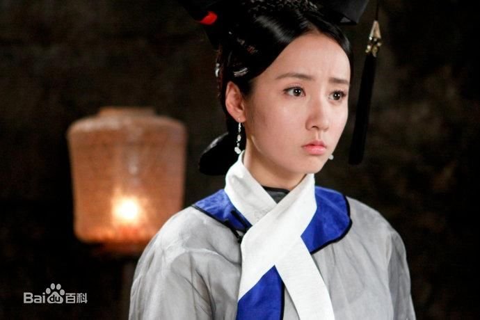 宫锁心玉里的银霜是谁扮演的？