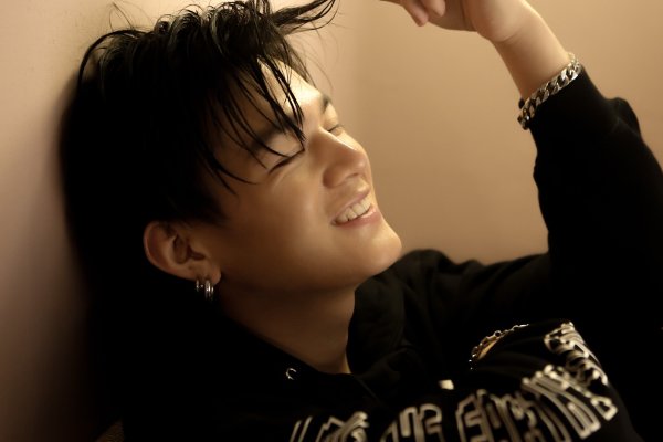 石凯第一首单曲